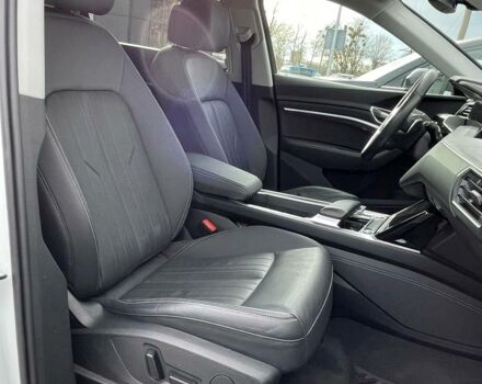 Білий Ауді E-Tron, об'ємом двигуна 0 л та пробігом 45 тис. км за 33000 $, фото 24 на Automoto.ua