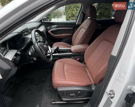 Білий Ауді E-Tron, об'ємом двигуна 0 л та пробігом 116 тис. км за 29750 $, фото 4 на Automoto.ua