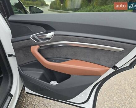 Белый Ауди E-Tron, объемом двигателя 0 л и пробегом 68 тыс. км за 39999 $, фото 60 на Automoto.ua