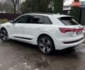Білий Ауді E-Tron, об'ємом двигуна 0 л та пробігом 116 тис. км за 29750 $, фото 2 на Automoto.ua