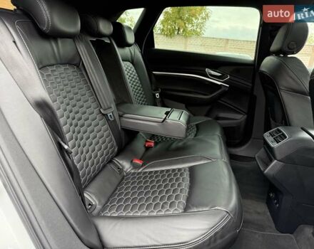 Белый Ауди E-Tron, объемом двигателя 0 л и пробегом 140 тыс. км за 31449 $, фото 162 на Automoto.ua