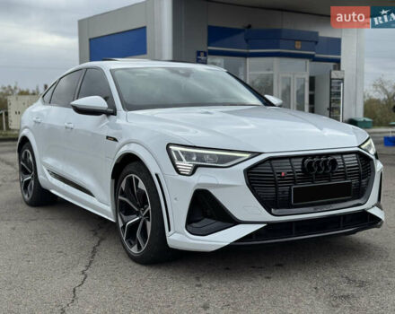 Белый Ауди E-Tron, объемом двигателя 0 л и пробегом 97 тыс. км за 42900 $, фото 12 на Automoto.ua