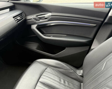 Белый Ауди E-Tron, объемом двигателя 0 л и пробегом 140 тыс. км за 33490 $, фото 23 на Automoto.ua