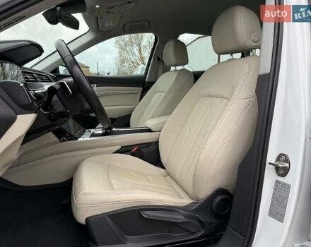 Белый Ауди E-Tron, объемом двигателя 0 л и пробегом 82 тыс. км за 38400 $, фото 40 на Automoto.ua