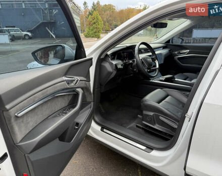 Белый Ауди E-Tron, объемом двигателя 0 л и пробегом 35 тыс. км за 29999 $, фото 14 на Automoto.ua