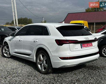 Белый Ауди E-Tron, объемом двигателя 0 л и пробегом 101 тыс. км за 38500 $, фото 8 на Automoto.ua
