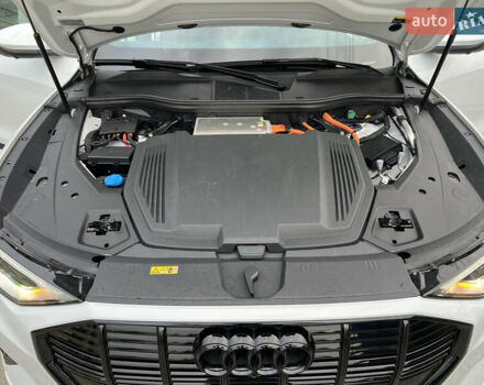 Білий Ауді E-Tron, об'ємом двигуна 0 л та пробігом 38 тис. км за 46000 $, фото 36 на Automoto.ua
