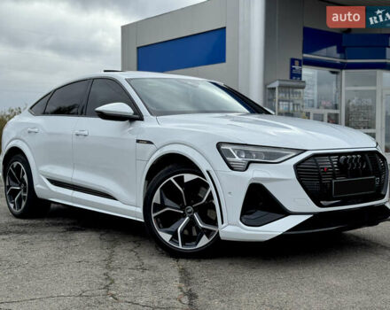Белый Ауди E-Tron, объемом двигателя 0 л и пробегом 97 тыс. км за 42900 $, фото 3 на Automoto.ua