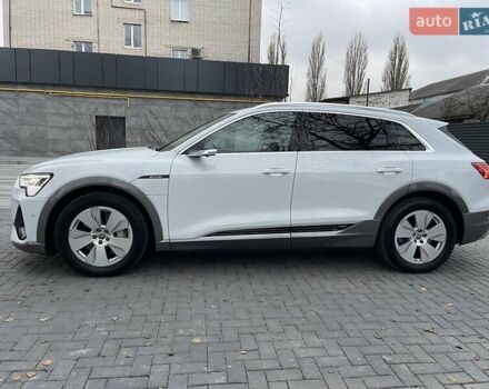Білий Ауді E-Tron, об'ємом двигуна 0 л та пробігом 76 тис. км за 33600 $, фото 5 на Automoto.ua