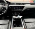 Белый Ауди E-Tron, объемом двигателя 0 л и пробегом 140 тыс. км за 31449 $, фото 125 на Automoto.ua