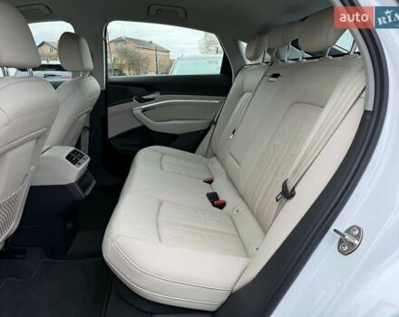 Белый Ауди E-Tron, объемом двигателя 0 л и пробегом 82 тыс. км за 38400 $, фото 114 на Automoto.ua