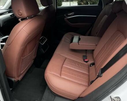 Білий Ауді E-Tron, об'ємом двигуна 0 л та пробігом 116 тис. км за 29750 $, фото 8 на Automoto.ua