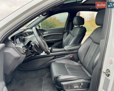 Белый Ауди E-Tron, объемом двигателя 0 л и пробегом 97 тыс. км за 42900 $, фото 28 на Automoto.ua