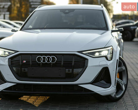 Белый Ауди E-Tron, объемом двигателя 0 л и пробегом 73 тыс. км за 46990 $, фото 1 на Automoto.ua