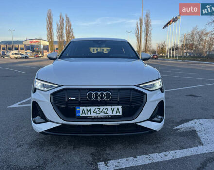 Белый Ауди E-Tron, объемом двигателя 0 л и пробегом 57 тыс. км за 32200 $, фото 2 на Automoto.ua