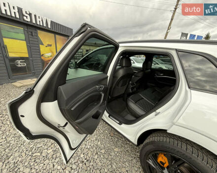 Белый Ауди E-Tron, объемом двигателя 0 л и пробегом 144 тыс. км за 29999 $, фото 55 на Automoto.ua