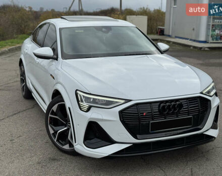 Белый Ауди E-Tron, объемом двигателя 0 л и пробегом 97 тыс. км за 42900 $, фото 6 на Automoto.ua