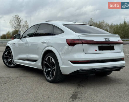 Белый Ауди E-Tron, объемом двигателя 0 л и пробегом 97 тыс. км за 42900 $, фото 9 на Automoto.ua