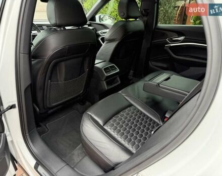 Белый Ауди E-Tron, объемом двигателя 0 л и пробегом 140 тыс. км за 31449 $, фото 146 на Automoto.ua