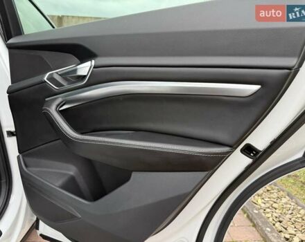 Белый Ауди E-Tron, объемом двигателя 0 л и пробегом 140 тыс. км за 31449 $, фото 157 на Automoto.ua