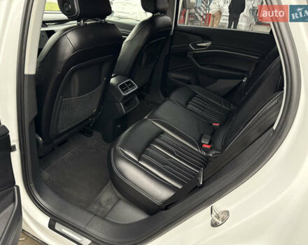 Білий Ауді E-Tron, об'ємом двигуна 0 л та пробігом 69 тис. км за 31500 $, фото 23 на Automoto.ua