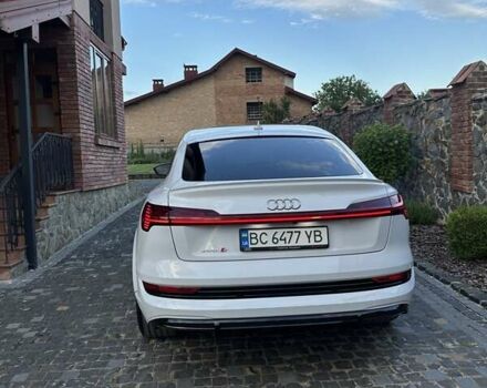 Белый Ауди E-Tron, объемом двигателя 0 л и пробегом 60 тыс. км за 48000 $, фото 1 на Automoto.ua