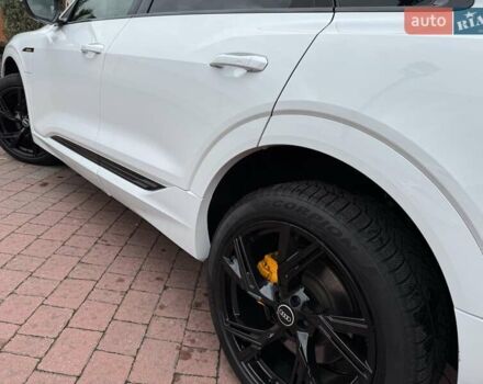 Белый Ауди E-Tron, объемом двигателя 0 л и пробегом 140 тыс. км за 31449 $, фото 60 на Automoto.ua