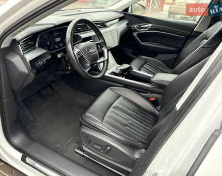 Білий Ауді E-Tron, об'ємом двигуна 0 л та пробігом 69 тис. км за 31500 $, фото 5 на Automoto.ua