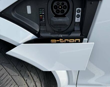 Белый Ауди E-Tron, объемом двигателя 0 л и пробегом 62 тыс. км за 48100 $, фото 19 на Automoto.ua