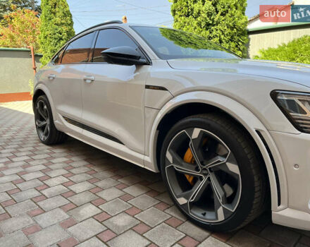 Білий Ауді E-Tron, об'ємом двигуна 0 л та пробігом 34 тис. км за 56500 $, фото 2 на Automoto.ua