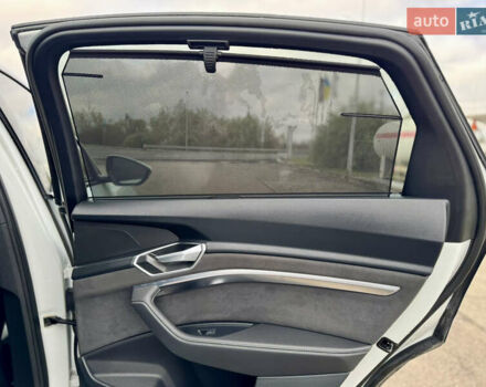 Белый Ауди E-Tron, объемом двигателя 0 л и пробегом 97 тыс. км за 42900 $, фото 23 на Automoto.ua