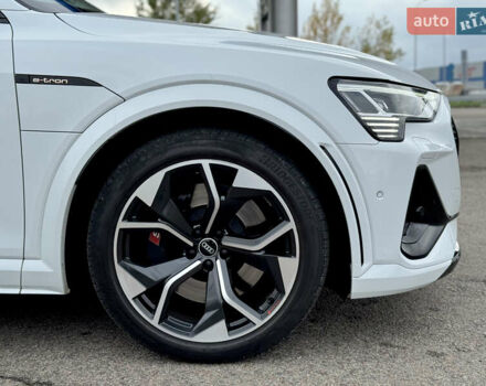 Белый Ауди E-Tron, объемом двигателя 0 л и пробегом 97 тыс. км за 42900 $, фото 17 на Automoto.ua