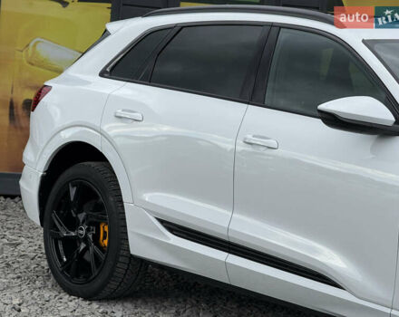 Белый Ауди E-Tron, объемом двигателя 0 л и пробегом 144 тыс. км за 29999 $, фото 16 на Automoto.ua