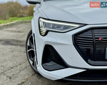 Белый Ауди E-Tron, объемом двигателя 0 л и пробегом 97 тыс. км за 42900 $, фото 5 на Automoto.ua