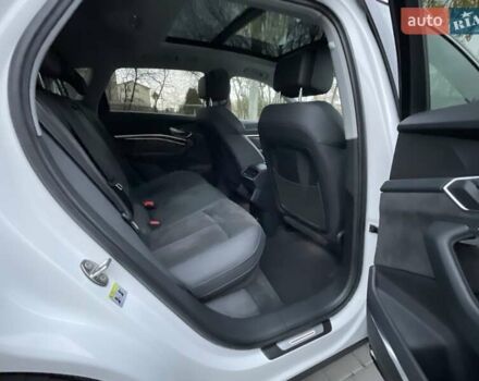Білий Ауді E-Tron, об'ємом двигуна 0 л та пробігом 76 тис. км за 33600 $, фото 27 на Automoto.ua