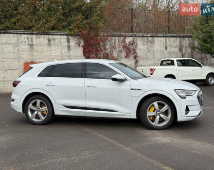 Белый Ауди E-Tron, объемом двигателя 0 л и пробегом 35 тыс. км за 29999 $, фото 3 на Automoto.ua