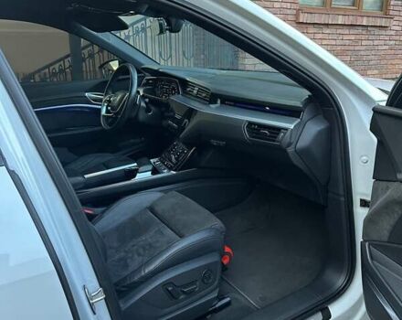 Белый Ауди E-Tron, объемом двигателя 0 л и пробегом 60 тыс. км за 48000 $, фото 14 на Automoto.ua