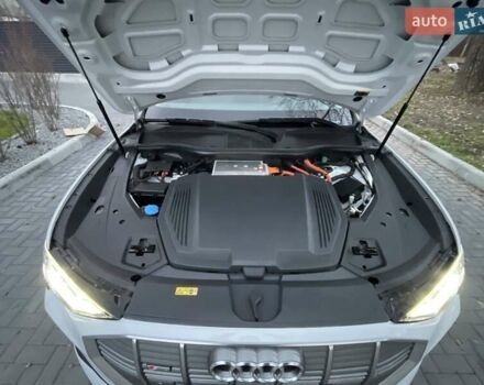 Білий Ауді E-Tron, об'ємом двигуна 0 л та пробігом 76 тис. км за 33600 $, фото 10 на Automoto.ua