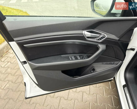 Білий Ауді E-Tron, об'ємом двигуна 0 л та пробігом 69 тис. км за 31500 $, фото 19 на Automoto.ua