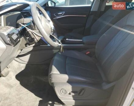 Белый Ауди E-Tron, объемом двигателя 0 л и пробегом 51 тыс. км за 21500 $, фото 6 на Automoto.ua