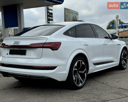 Белый Ауди E-Tron, объемом двигателя 0 л и пробегом 97 тыс. км за 42900 $, фото 16 на Automoto.ua