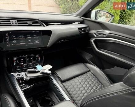 Белый Ауди E-Tron, объемом двигателя 0 л и пробегом 140 тыс. км за 31449 $, фото 124 на Automoto.ua
