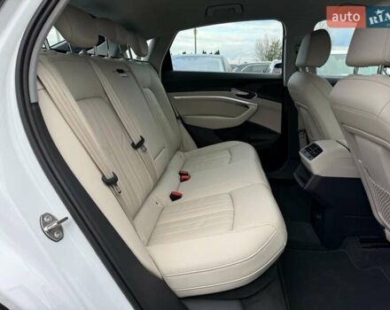 Белый Ауди E-Tron, объемом двигателя 0 л и пробегом 82 тыс. км за 38400 $, фото 123 на Automoto.ua