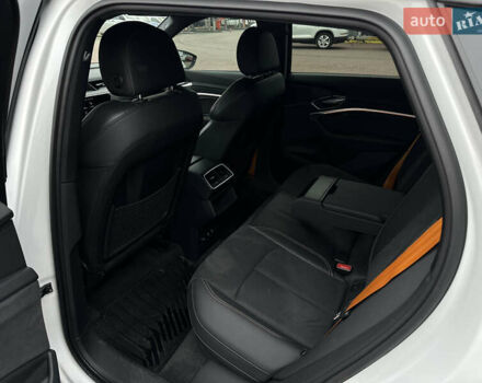 Белый Ауди E-Tron, объемом двигателя 0 л и пробегом 59 тыс. км за 42200 $, фото 12 на Automoto.ua