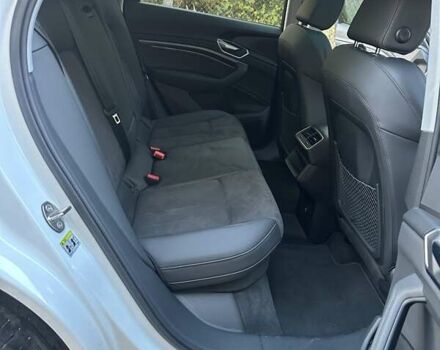 Белый Ауди E-Tron, объемом двигателя 0 л и пробегом 150 тыс. км за 33500 $, фото 34 на Automoto.ua