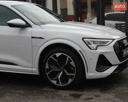 Білий Ауді E-Tron, об'ємом двигуна 0 л та пробігом 11 тис. км за 49700 $, фото 4 на Automoto.ua