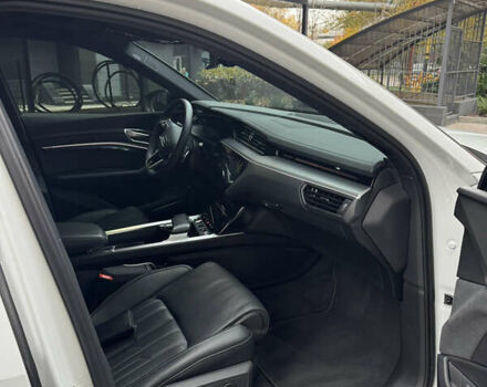 Белый Ауди E-Tron, объемом двигателя 0 л и пробегом 42 тыс. км за 50600 $, фото 9 на Automoto.ua