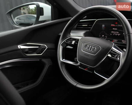 Білий Ауді E-Tron, об'ємом двигуна 0 л та пробігом 11 тис. км за 49700 $, фото 13 на Automoto.ua