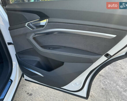 Белый Ауди E-Tron, объемом двигателя 0 л и пробегом 1 тыс. км за 67000 $, фото 15 на Automoto.ua