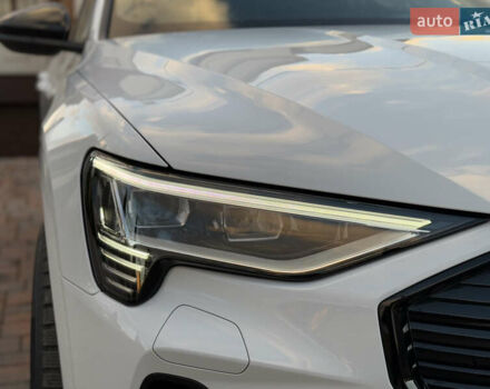 Белый Ауди E-Tron, объемом двигателя 0 л и пробегом 55 тыс. км за 43000 $, фото 54 на Automoto.ua